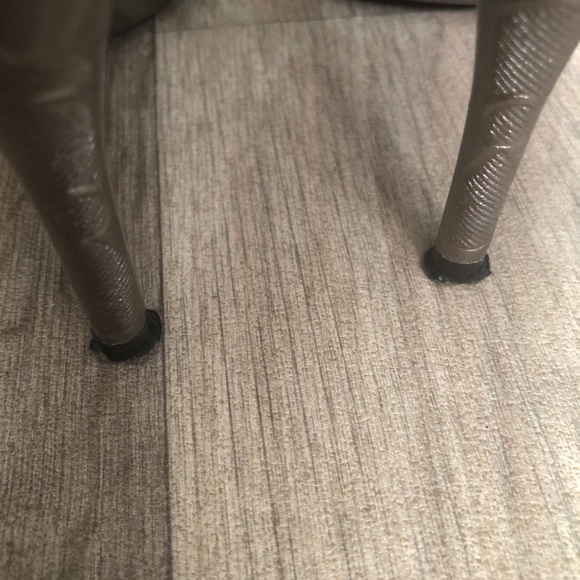 😊 3/$40. LeChateau Platinum silver dress heels - Picture 5 of 5